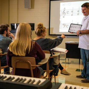 Motlow music professor incorporates tech into the classroom