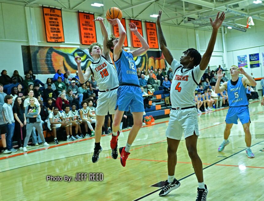 Perimeter shooting lifts Raiders to a 54-47 district win over Fayetteville