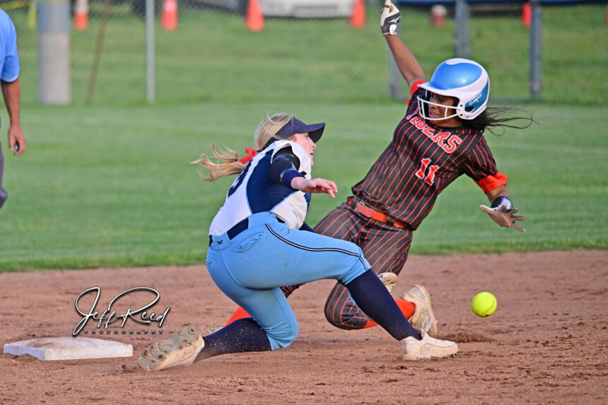 Raiderette big bats bounce back to earn 14-2 win over Fayetteville