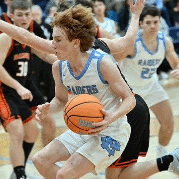 Tied at the half, Richland outlasts Raiders