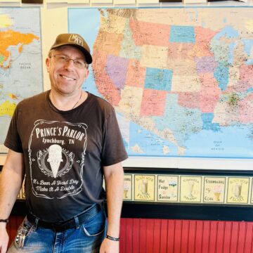 THE ICE CREAM SHOPPE: Around the World in 365 Scoops